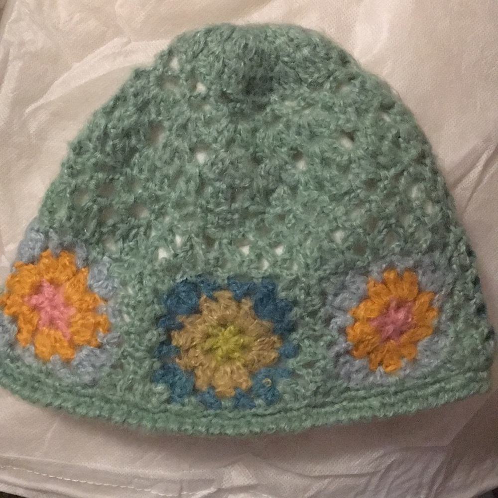 NWOT Winter crocheted beanie, fleece-lined